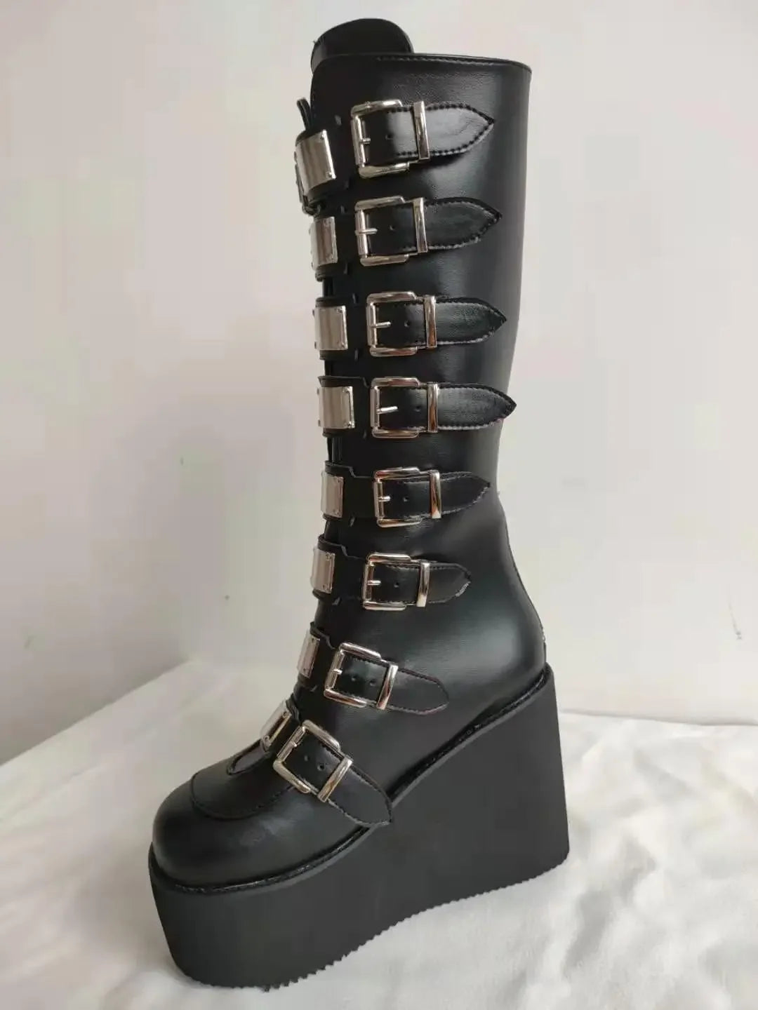 Valkyrie Buckle Platform Boots – Stivali alti donna gothic con fibbie