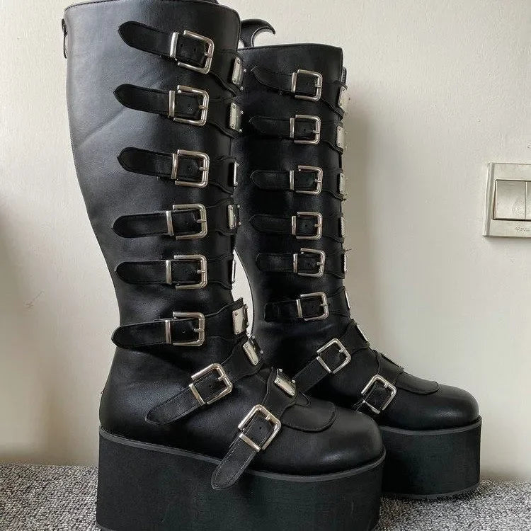 Valkyrie Buckle Platform Boots – Stivali alti donna gothic con fibbie