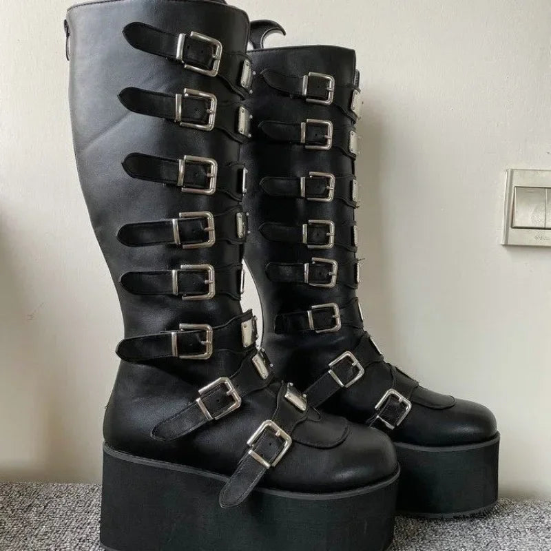 Valkyrie Buckle Platform Boots – Stivali alti donna gothic con fibbie