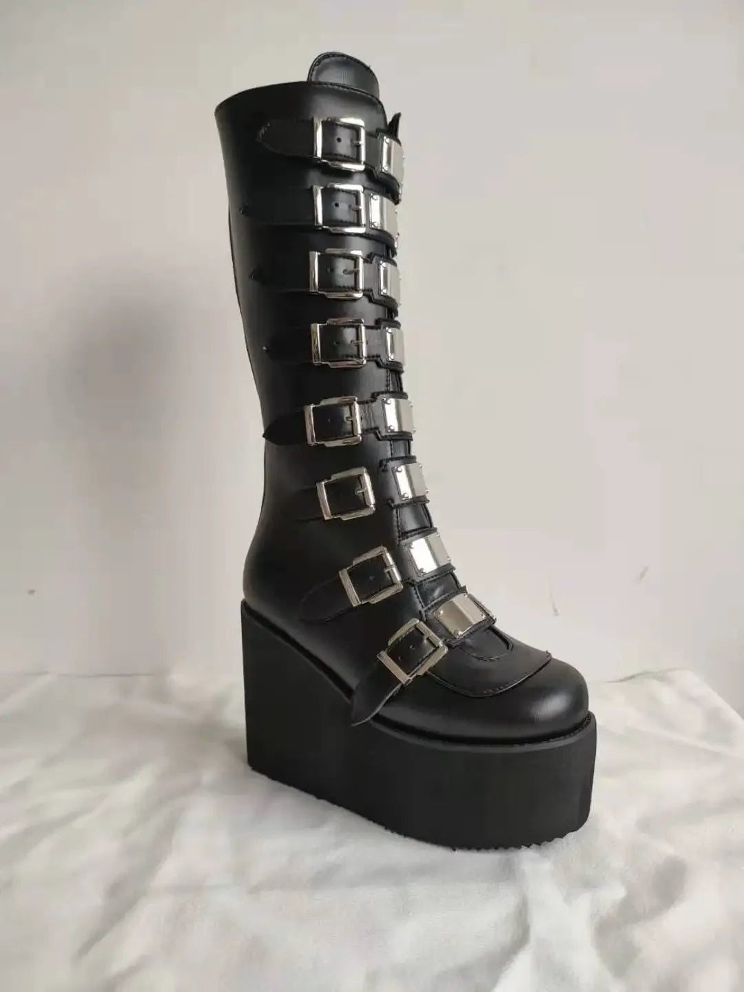 Valkyrie Buckle Platform Boots – Stivali alti donna gothic con fibbie