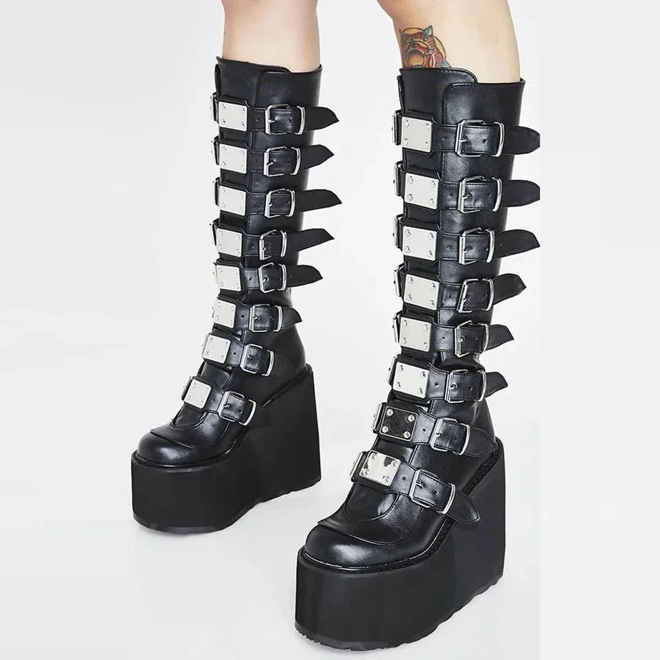 Valkyrie Buckle Platform Boots – Stivali alti donna gothic con fibbie