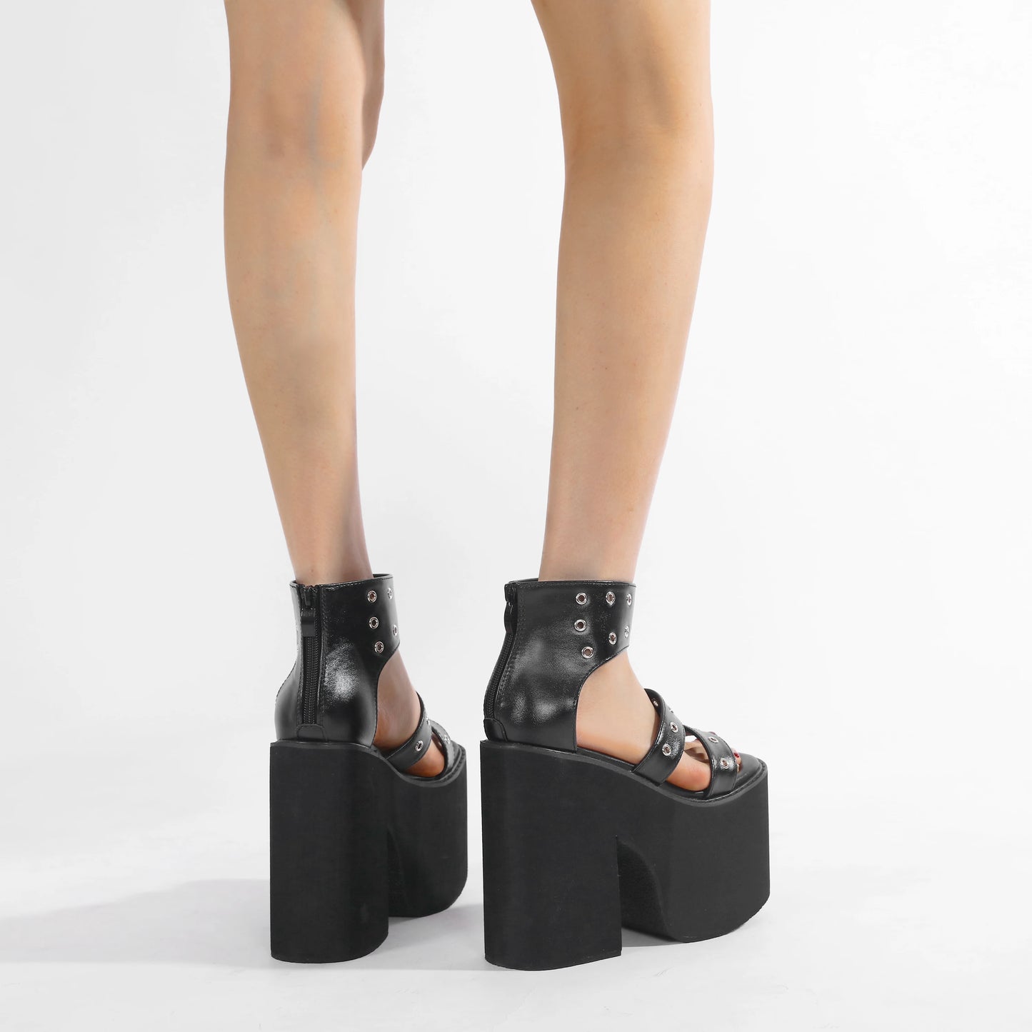 Shadow Gothic Wedges – Sandali platform punk con borchie