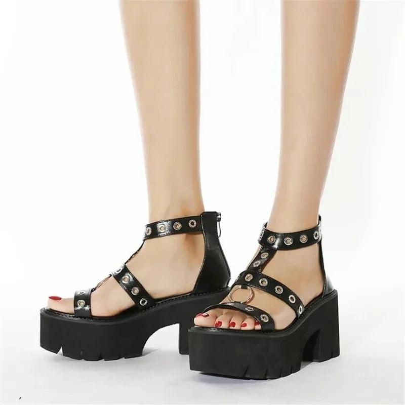 Dark Rebel Eyelet Platforms – Sandali donna gothic con fibbie