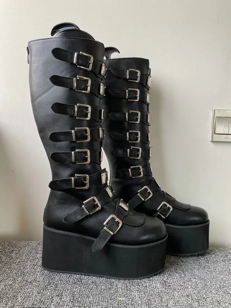 Valkyrie Buckle Platform Boots – Stivali alti donna gothic con fibbie